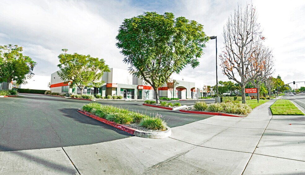 More Photos Of 12711 Ramona Blvd, Baldwin Park Warehouse For Lease