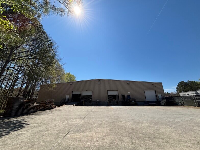 More Photos Of 1205 Alpha Dr, Alpharetta Warehouse For Lease