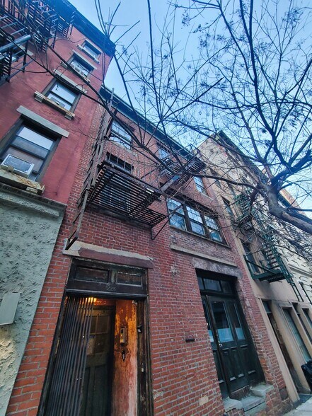 More Photos Of 225 E 21ST St, New York Apartments For Lease