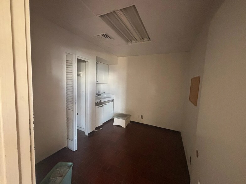 More Photos Of 9361 Mansfield Rd, Shreveport Office For Sale