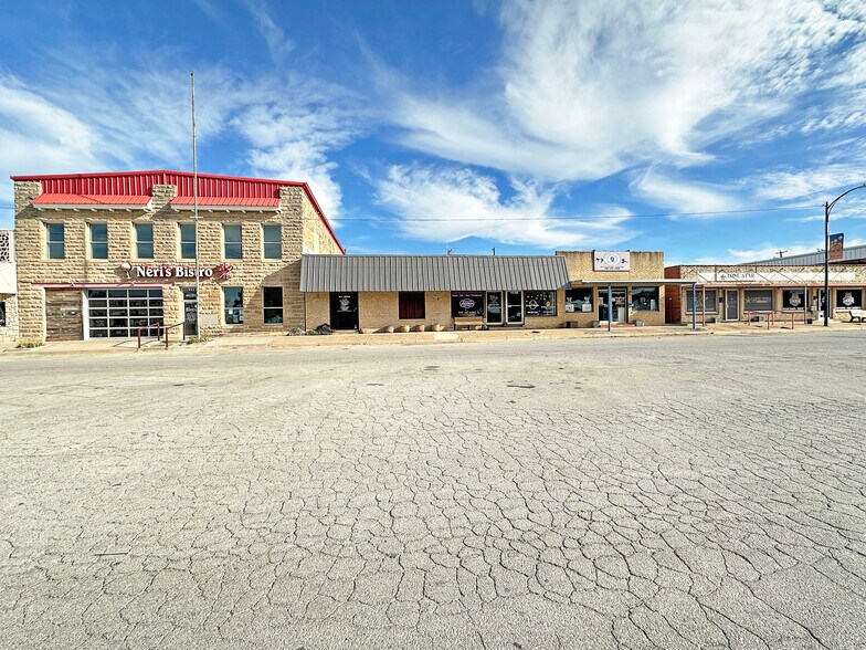 More Photos Of 115 Archer St, Jacksboro Office For Lease