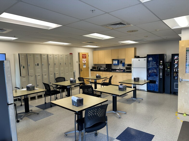 More Photos Of 14 Washington Ave, Scarborough Flex For Sale