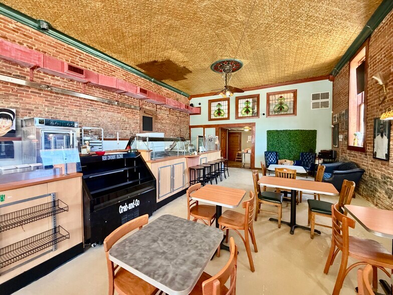 More Photos Of 100 S Main St, Yazoo City Flex For Sale