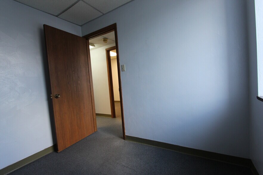 More Photos Of 1352 5th Ave, Coraopolis Apartments For Lease