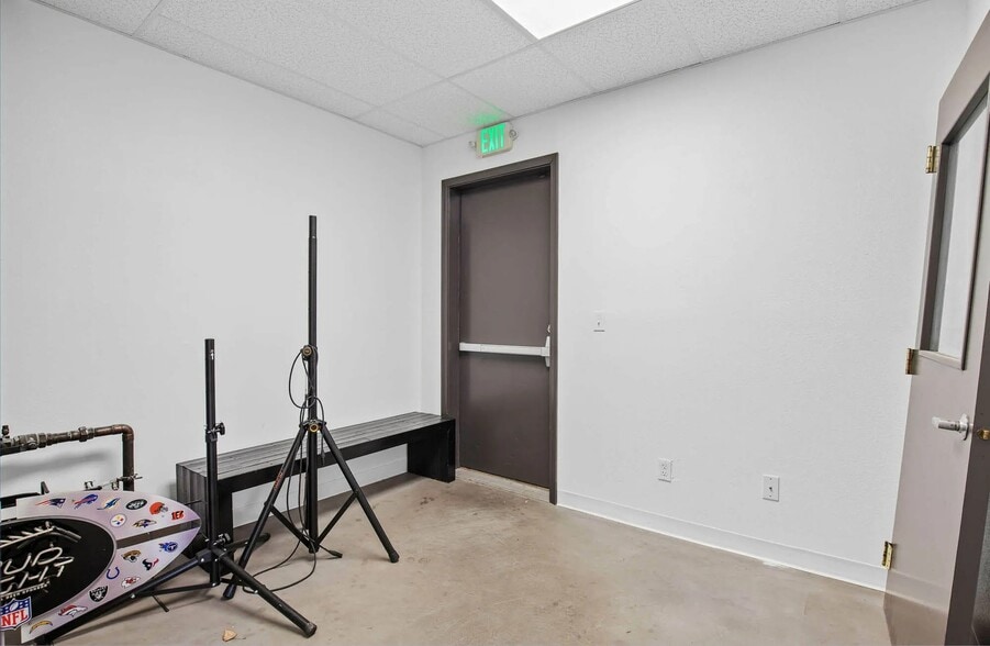 More Photos Of 588 SE Bishop Blvd, Pullman General Retail For Lease