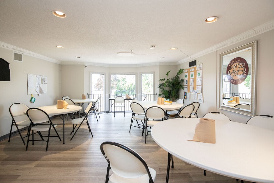 More Photos Of 190 Hempstead Dr, Hamilton Refrigeration Cold Storage For Sale