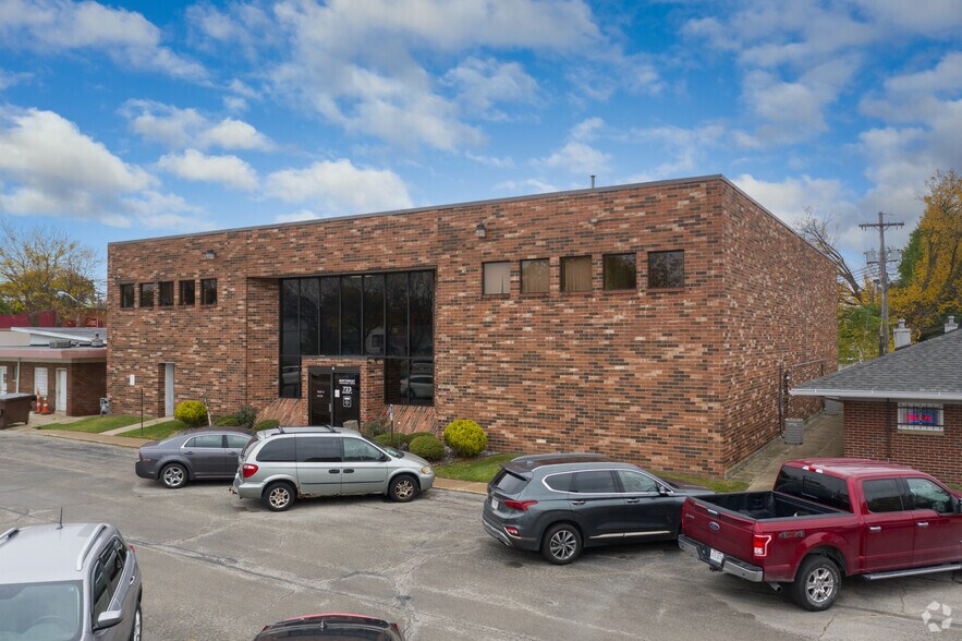 More Photos Of 723 Phillips Ave, Toledo Medical For Lease