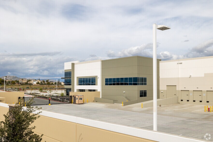 More Photos Of 20201 Caroline Way, Riverside Distribution For Lease