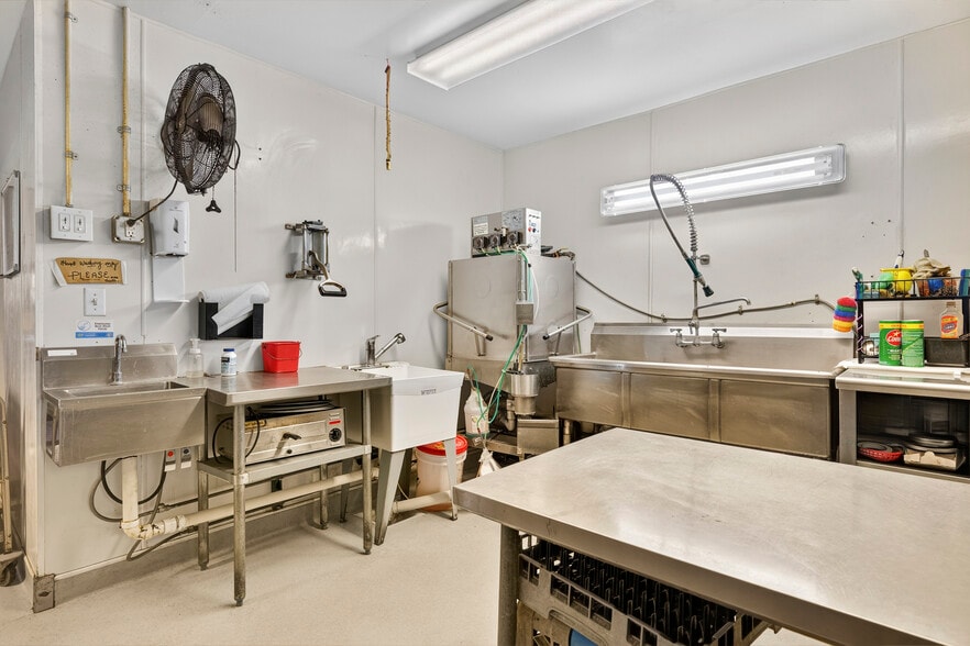 More Photos Of 146 1st Ave, Parshall Bar For Sale