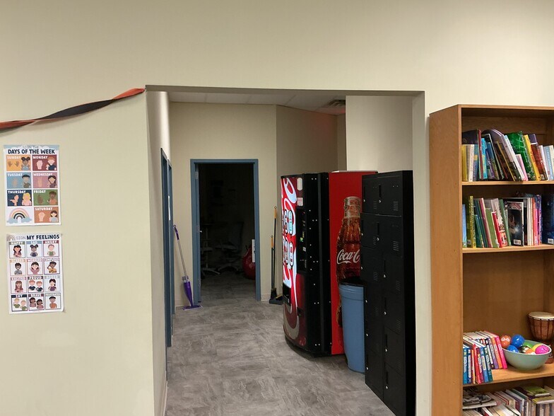 More Photos Of 3520-3528 W Two Mile House Rd, Columbus Office For Sale