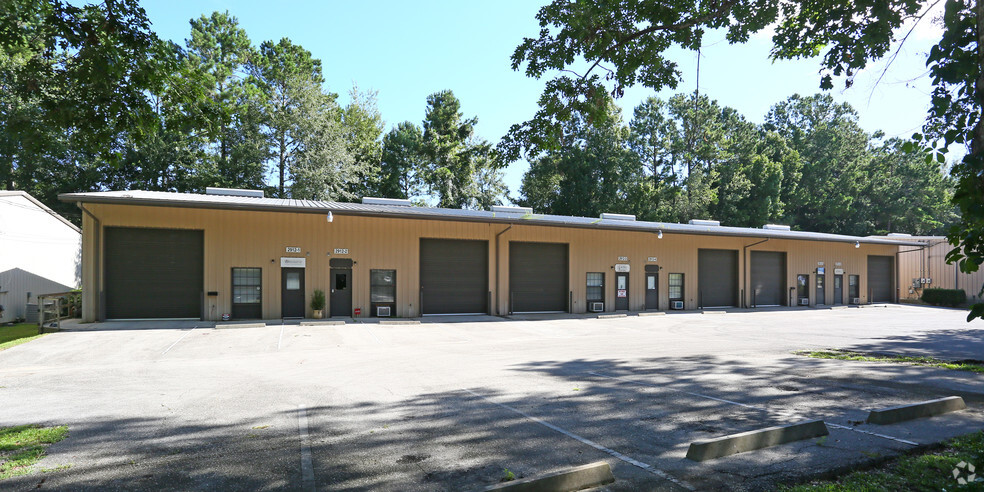 Primary Photo Of 2912 Cresent Dr, Tallahassee Warehouse For Lease