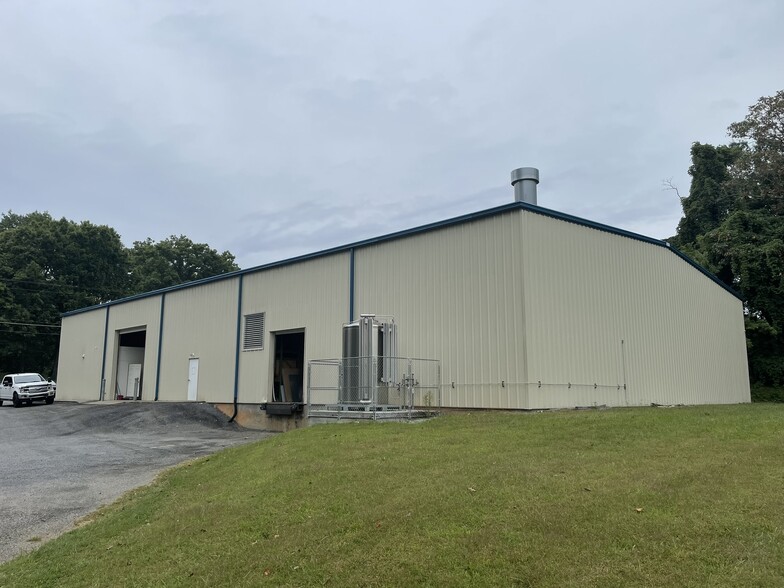 More Photos Of 125 W Robin Rd, Elkin Manufacturing For Lease