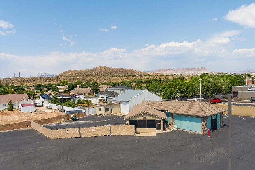 More Photos Of 1210 W State St, Hurricane General Retail For Lease