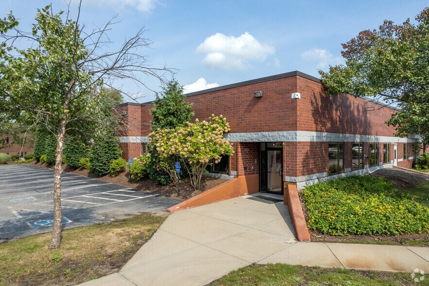 More Photos Of 4 Blackstone Valley Pl, Lincoln Office For Sale