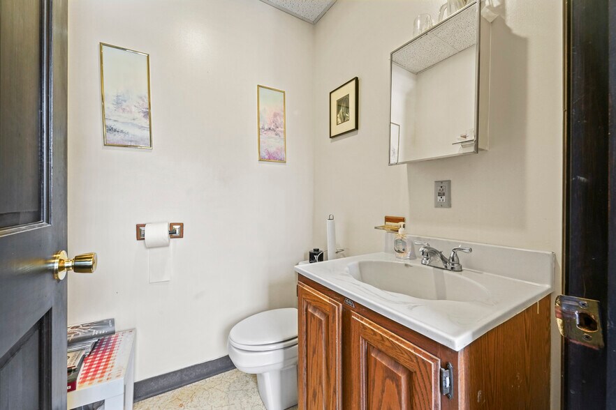 More Photos Of 132-134 S Swan St, Albany Office Residential For Sale