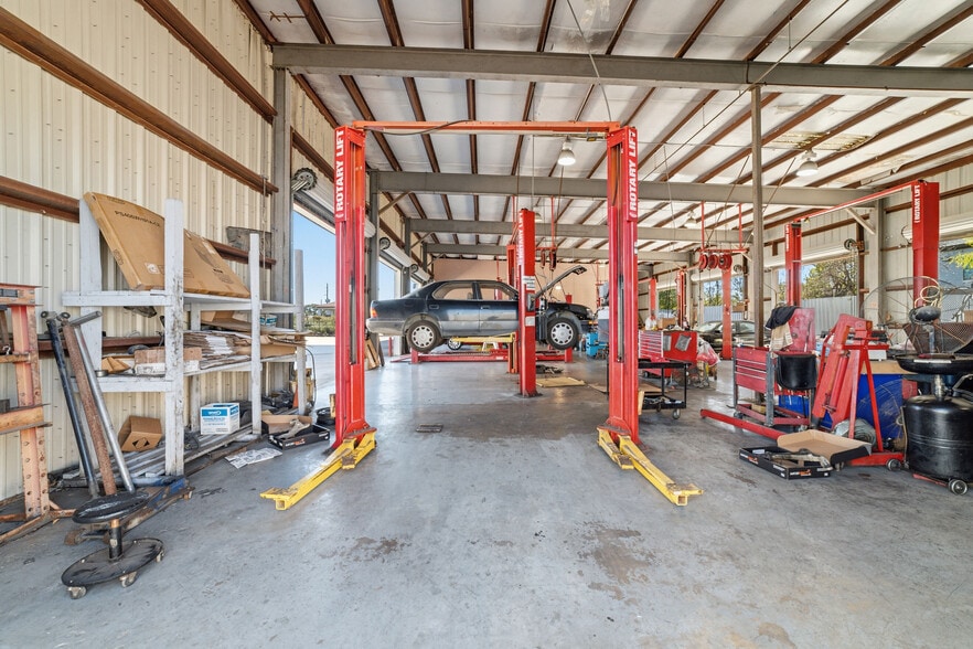 More Photos Of 11239 Veterans Memorial Dr, Houston Auto Repair For Sale