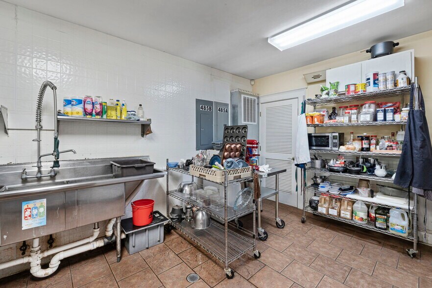 More Photos Of 485 Valley St, Scottsville General Retail For Sale