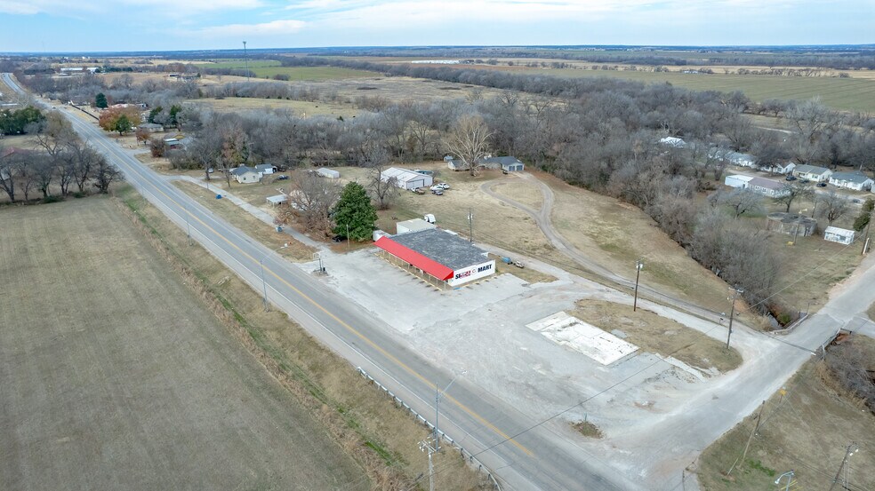 More Photos Of 1012 6th St, Maysville Supermarket For Sale