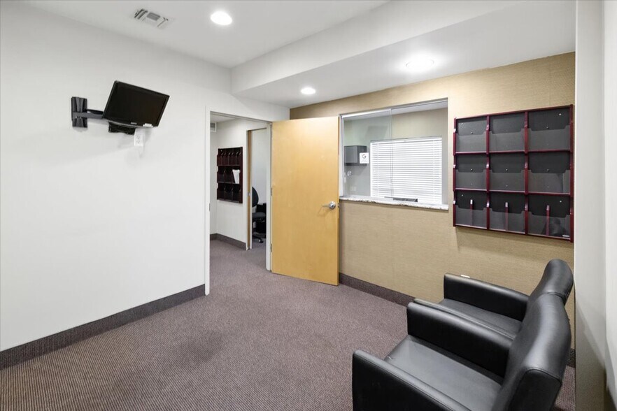 More Photos Of 24 Wyckoff Ave, Waldwick Medical For Sale