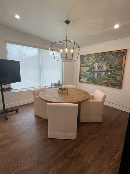 More Photos Of 2247 Sylvan Ave, Dallas Office For Sale