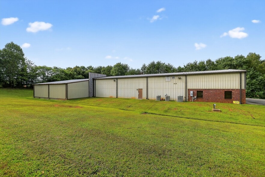 More Photos Of 215 Peddycord Park Ct, Kernersville Warehouse For Lease