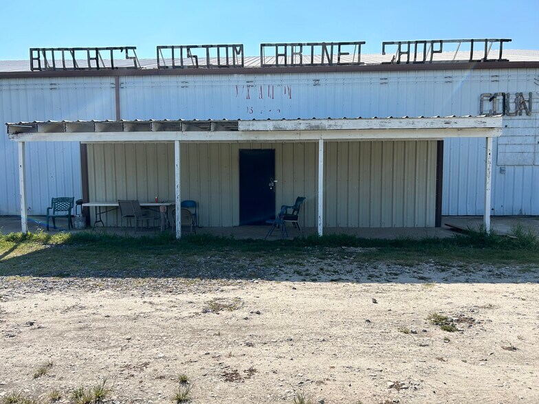 More Photos Of 10411 S US Highway 79, Palestine Warehouse For Sale