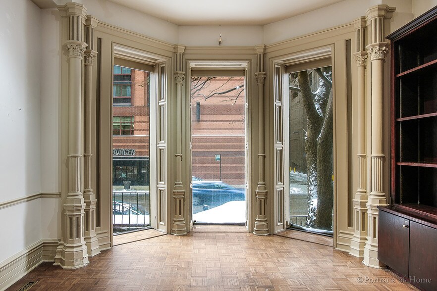 More Photos Of 16 W Ontario St, Chicago Storefront Retail Office For Lease