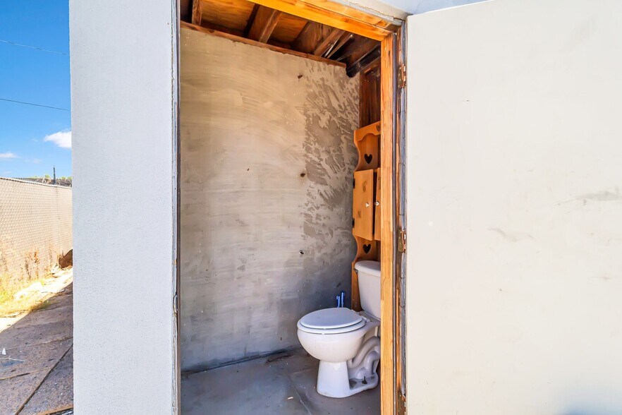 More Photos Of 517 S Lebaron St, Mesa Warehouse For Lease