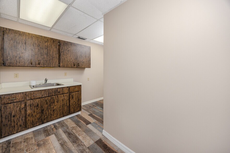 More Photos Of 6449 38th Ave, Saint Petersburg Medical For Lease