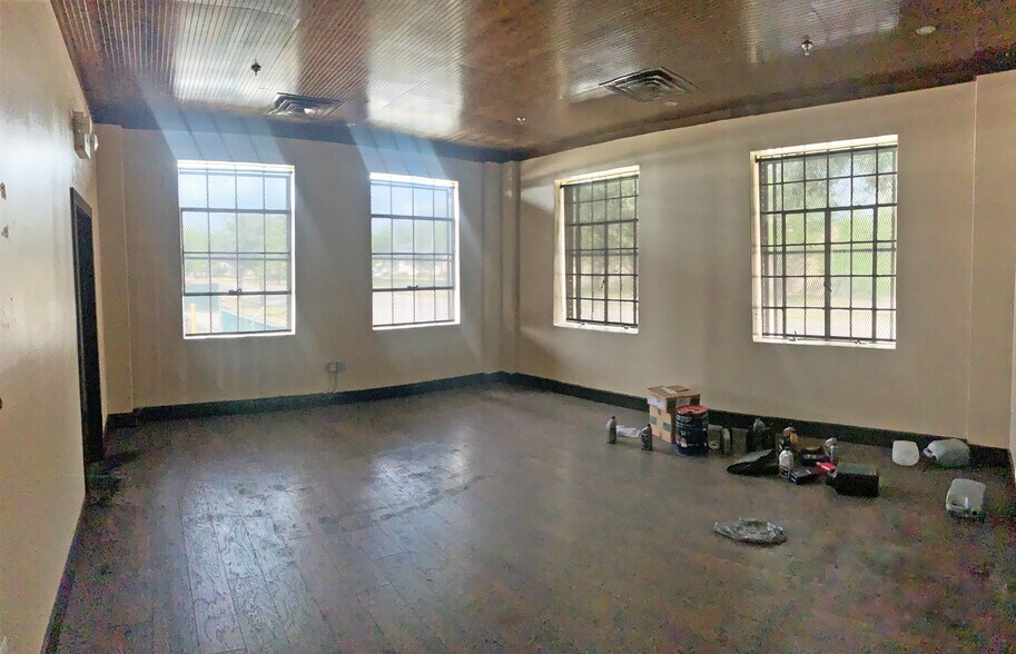 More Photos Of 6028 Navigation Blvd, Houston Warehouse For Sale