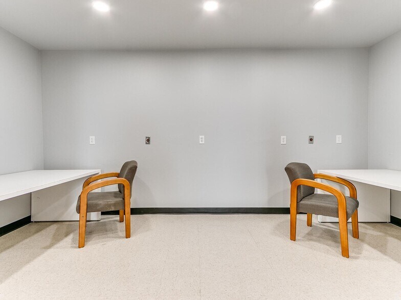 More Photos Of 505 NE 46th St, Oklahoma City Office For Lease