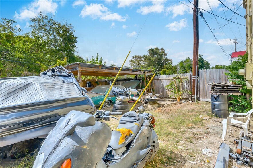 More Photos Of 8504 Hillcroft St, Houston Warehouse For Sale