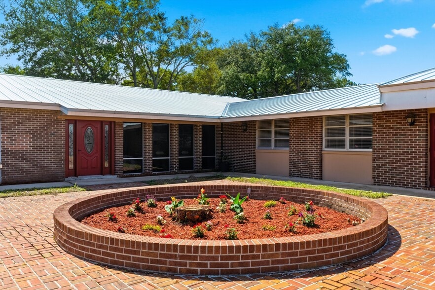 More Photos Of 8075 Lone Star Rd, Jacksonville Religious Facility For Sale