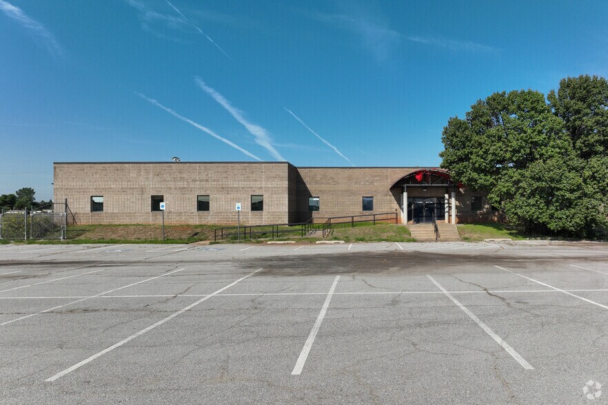 More Photos Of 621 N Morgan Rd, Oklahoma City Industrial For Lease