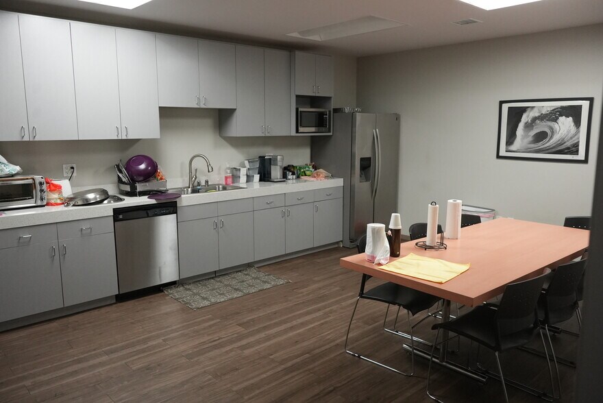 More Photos Of 18314 S Broadway St, Gardena Light Manufacturing For Lease