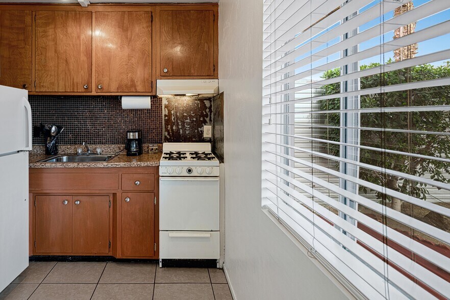 More Photos Of 66665 1st St, Desert Hot Springs Apartments For Sale