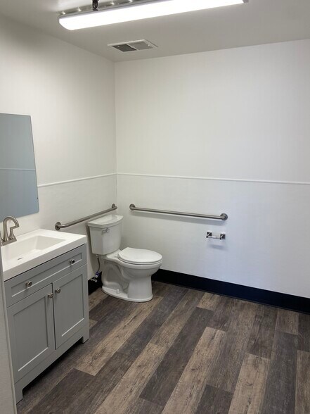 More Photos Of 1405 N Baxter St, Anaheim Warehouse For Sale