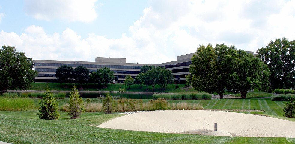 More Photos Of 7440 Woodland Dr, Indianapolis Medical For Lease