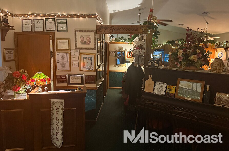 More Photos Of 3200 NE Maple Ave, Jensen Beach Restaurant For Lease