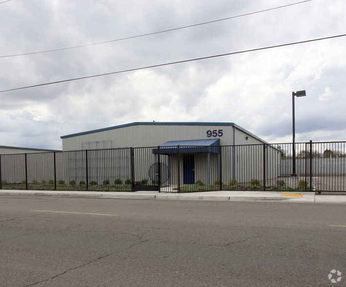 More Photos Of 955 N Union St, Stockton Warehouse For Lease