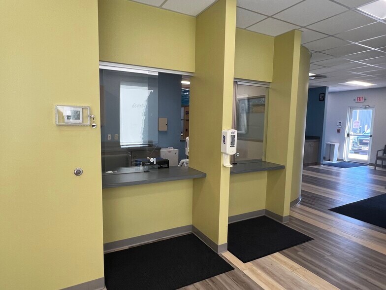 More Photos Of 241 S Westfield St, Agawam Freestanding For Lease