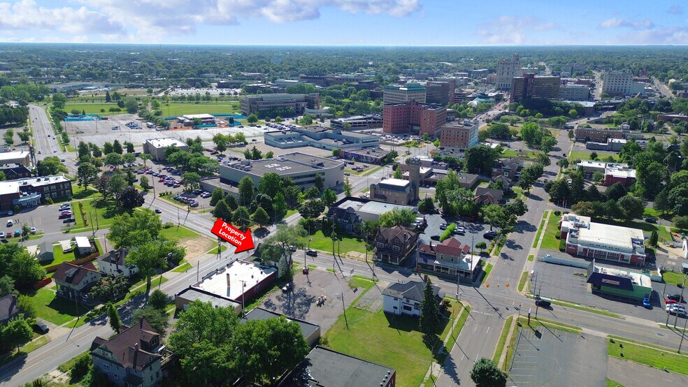 More Photos Of 801 Ml King Ave, Flint Storefront Retail Residential For Sale