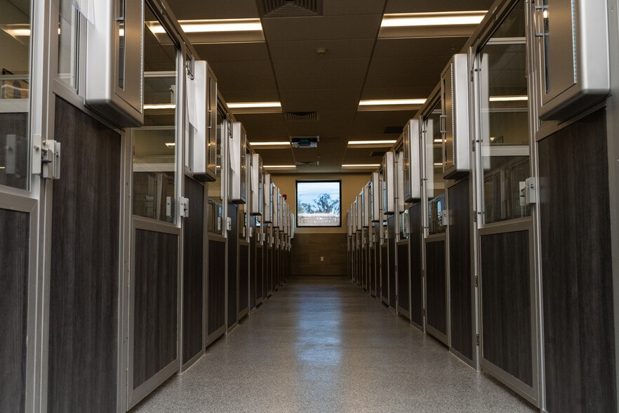 More Photos Of 2386 Florida Highway 426 Hwy, Oviedo Veterinarian Kennel For Sale