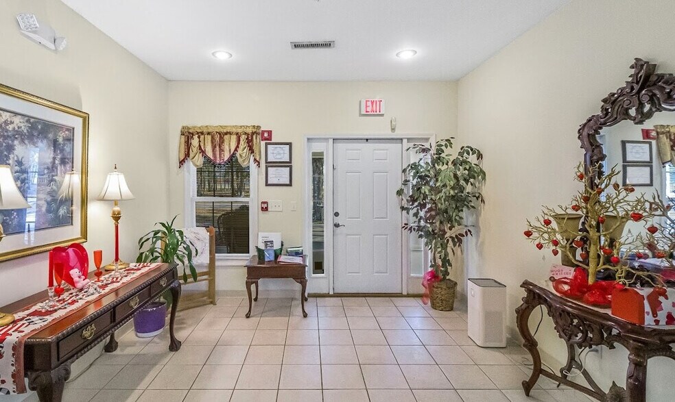 More Photos Of 100 W Lake Professional Park, Geneva Apartments For Sale