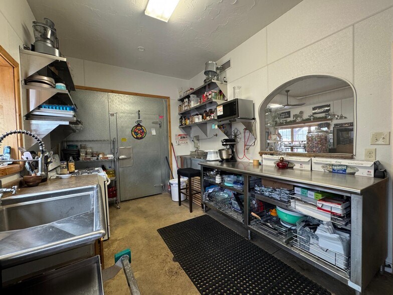 More Photos Of 727 US Highway 51 N, Woodruff Freestanding For Sale