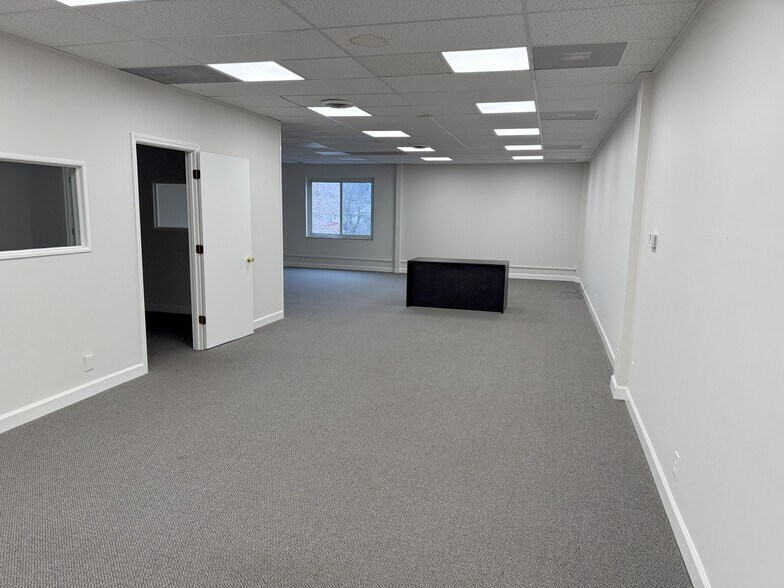 More Photos Of 9651 Clayton Rd, Saint Louis Office For Lease