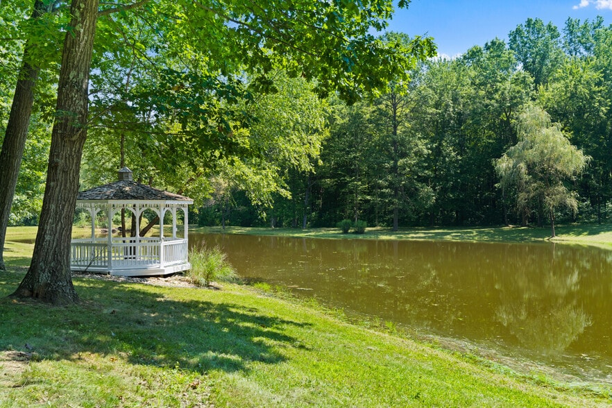More Photos Of 5455 Plantation Rd, Sunbury Lodge Meeting Hall For Sale