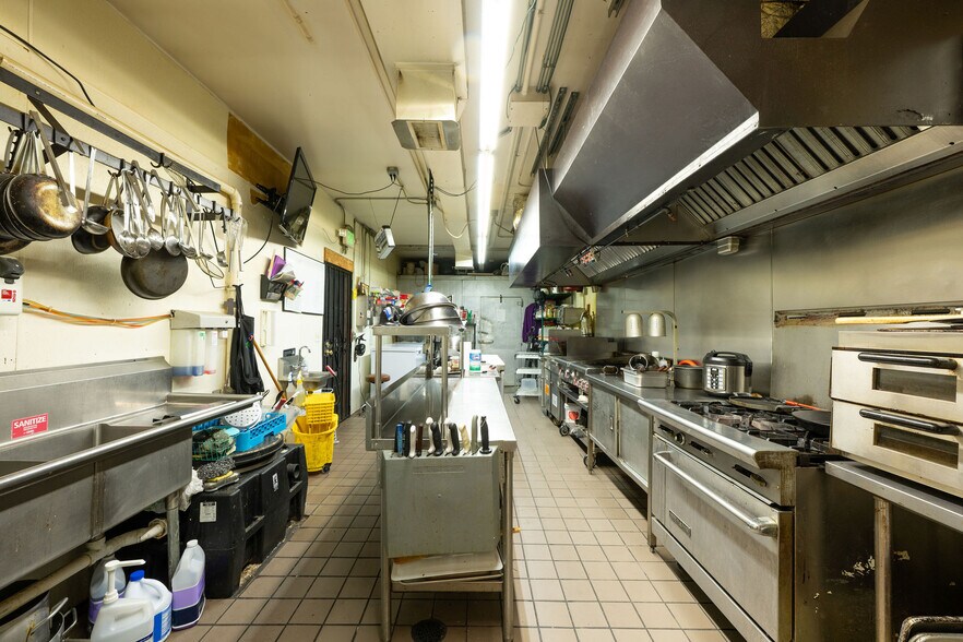 More Photos Of 230 Main St, Hobart Movie Radio TVStudio For Sale