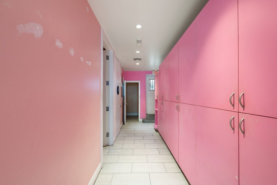 More Photos Of 8379-8389 W 3rd St, Los Angeles Storefront For Lease