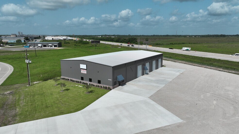 More Photos Of 8850 Industrial Pky, Beaumont Warehouse For Lease